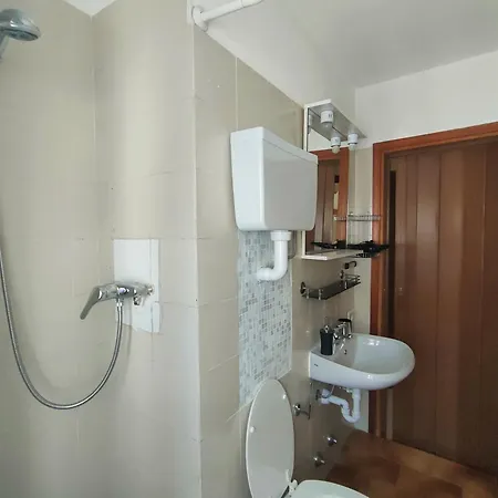 Affascinante Mansarda Nel Cuore Di Homestay Brunate