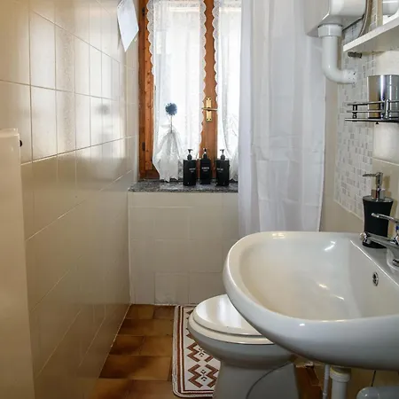 Affascinante Mansarda Nel Cuore Di بروناتي