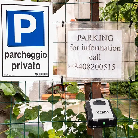 ホームステイ Affascinante Mansarda Nel Cuore Di ブルナーテ