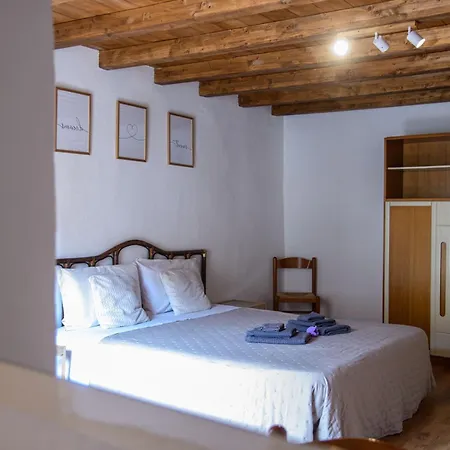 Affascinante Mansarda Nel Cuore Di Quarto em Acomodações Particulares