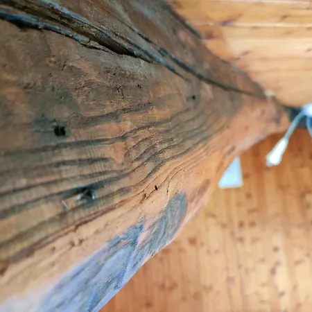 Homestay Affascinante Mansarda Nel Cuore Di Brunate