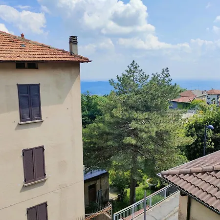 Affascinante Mansarda Nel Cuore Di Homestay Brunate