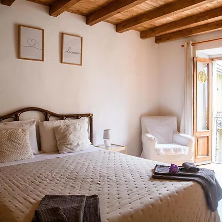 Homestay Affascinante Mansarda Nel Cuore Di