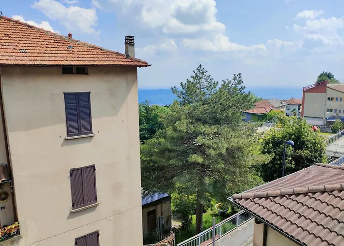 Affascinante Mansarda Nel Cuore Di Homestay Brunate